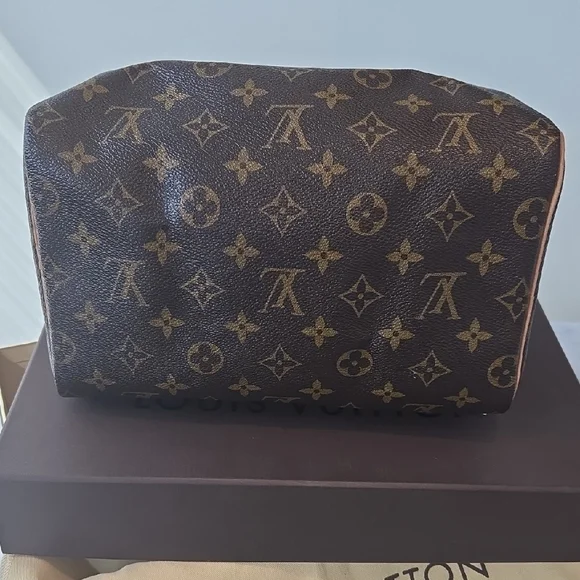 Louis Vuitton Speedy 25 with keys, box & dust bag.  Excellent Condition! - Picture 8 of 16